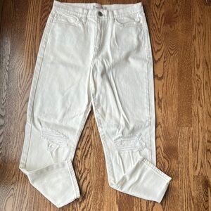 SO Women's Ho-Rise Mom White Distressed Jeans, Size 7/28